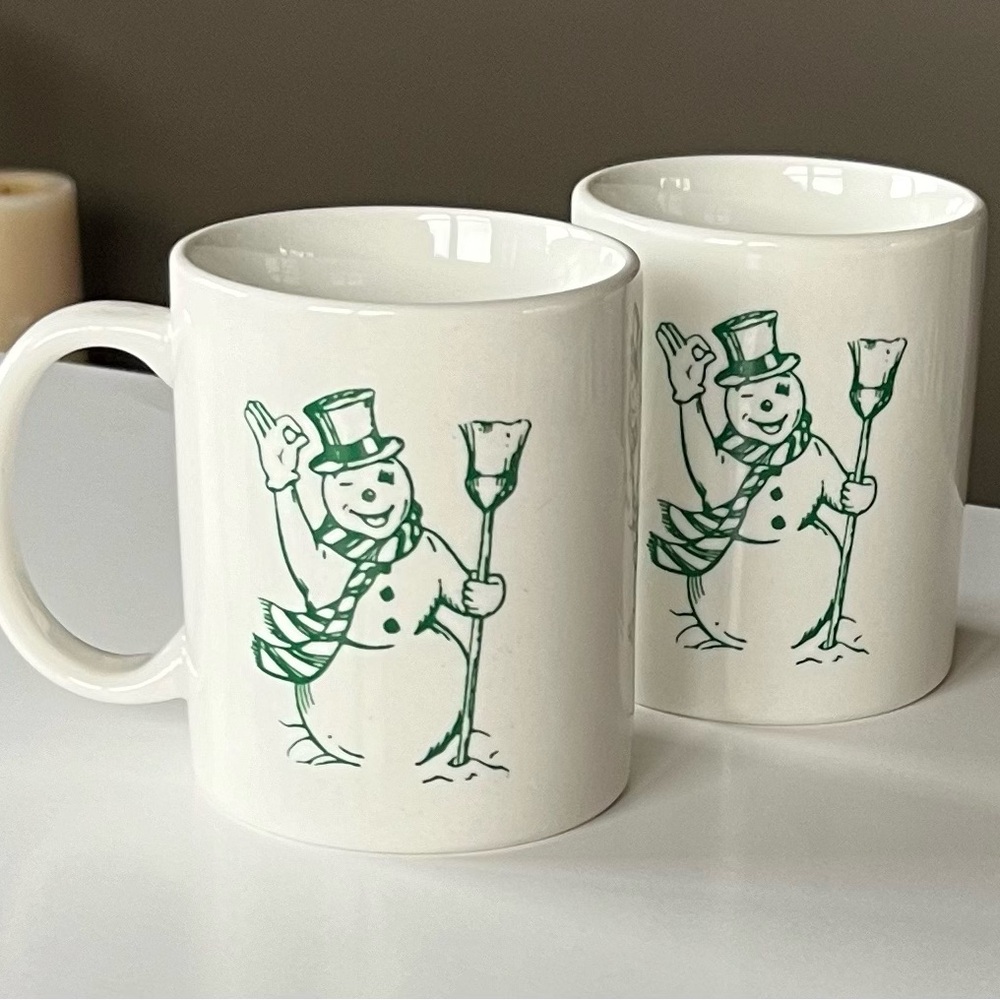 Linyi Silver Phoenix M Ware coffee cups, mugs #3421 (green snowman) holiday S/2